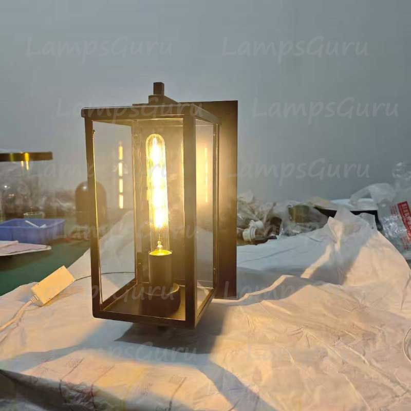 LG Daveut Square Wall Sconce